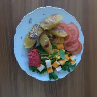 Snapdishの料理写真:fried plantain with surimi amd veggie salad|elisaさん