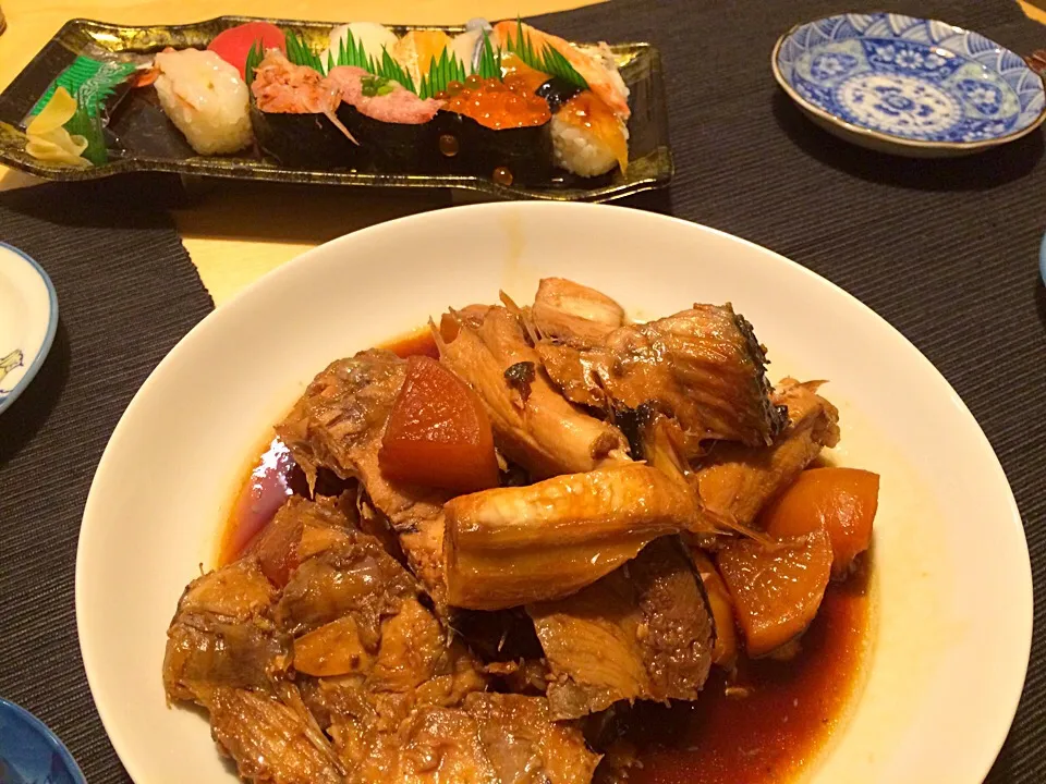 Snapdishの料理写真:ぶり大根とお寿司ー！|ぴっぱーさん