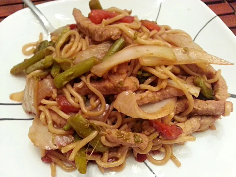 Snapdishの料理写真:Pork & Asparagus Lo Mein|Melissa Marie Hallさん