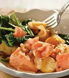 Salmon with spinach & green banana/salmón con espinacas y platano macho|erreta (euskadi)さん