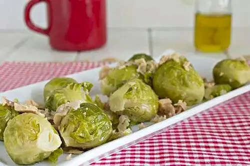 Brussels sprouts with vinaigrette of tuna/coles de bruselas con vinagreta de atun|erreta (euskadi)さん