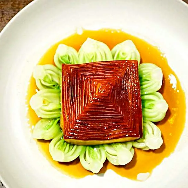 Dongpo pork pyramid single braised long strip of pork belly @ Hyatt Regency Hotel restaurant.|CHUENCHAIさん