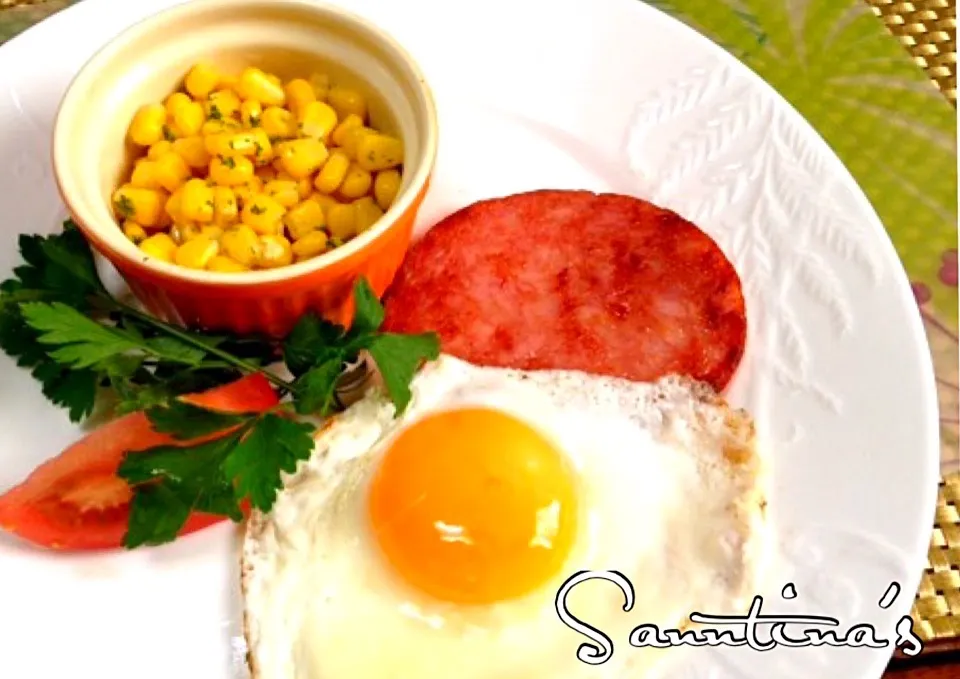 🍳Breakfast....Arabiki steak,sunny side-up egg & corn salad😋朝ごはん...あらびきステーキ、目玉焼き& 🌽コーンサラダ...🍚ライスでいただきます😊✨|🌺Sanntina🌺さん