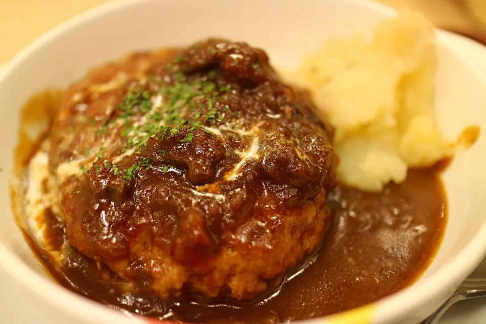 ブラウンソースハンバーグ定食|マハロ菊池さん