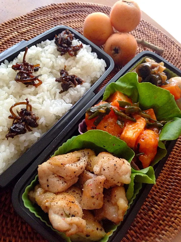 中1男子弁当🍱鶏のペッパー焼き、海老と厚揚げのチリソース、のっぺ風煮物😋|アイさん