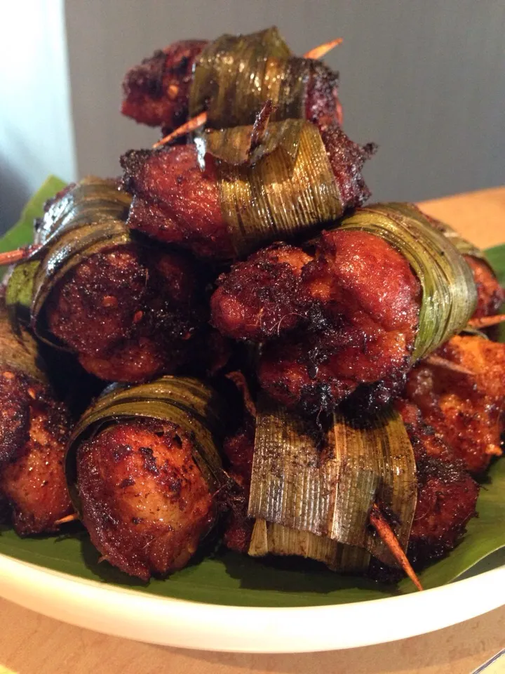 Snapdishの料理写真:Fried Chicken with Lemongrass wrapped in Pandan Leaves.|Joha Hassanさん