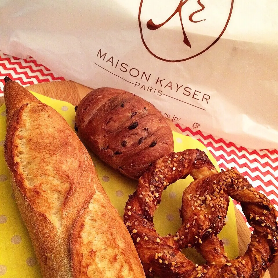 Good Morning😊☀️✨

#maisonKaiser #breakfast 
#bucket #bread #GoodMorning😊✨ #メゾンカイザー #バケットモンジュ #プリッツェル #朝食 #ナッツ #ブレックファースト|chieさん