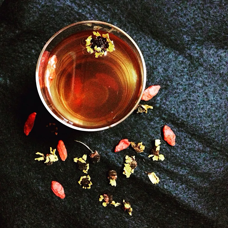 Home made chrysanthemum tea with goji berries|coxiella24さん