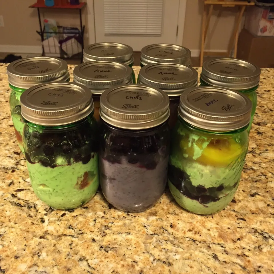 Snapdishの料理写真:Overnight oats with fruits in mason jar|Anne Willさん