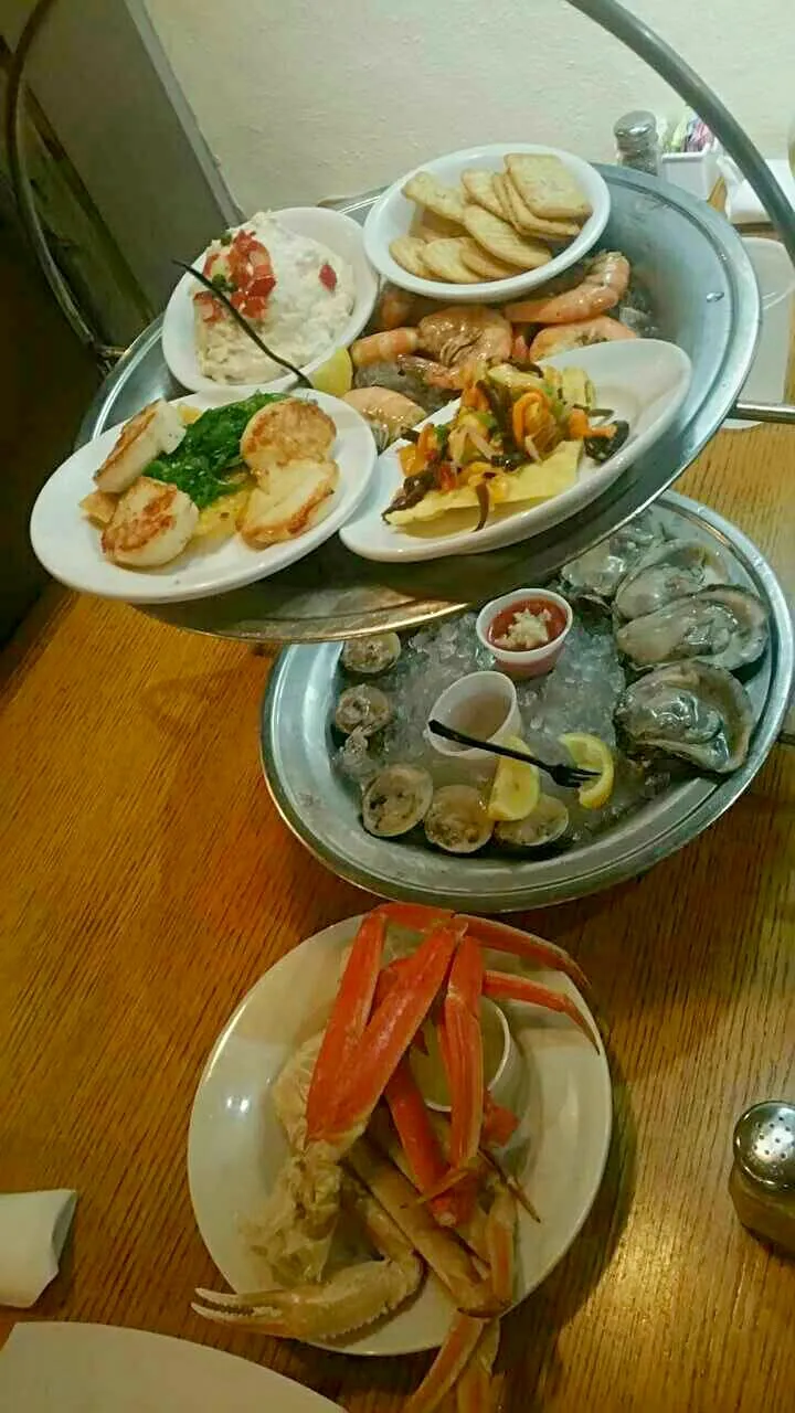 Snapdishの料理写真:seafood platter|Vince's Kitchenさん