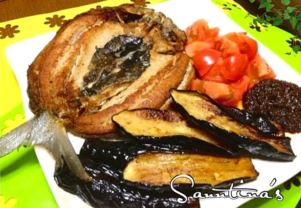 ✨FRIED MILKFISH for dinner😋焼きなす、トマト、小エビの佃煮& 焼き茄子^_^✨|🌺Sanntina🌺さん