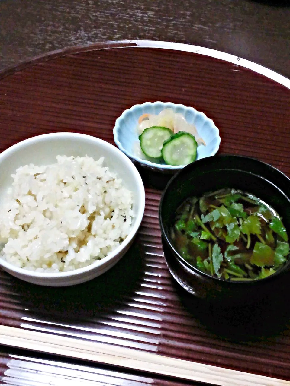 鎌倉・わかみやの高菜ご飯、赤だし、香の物|すーさん