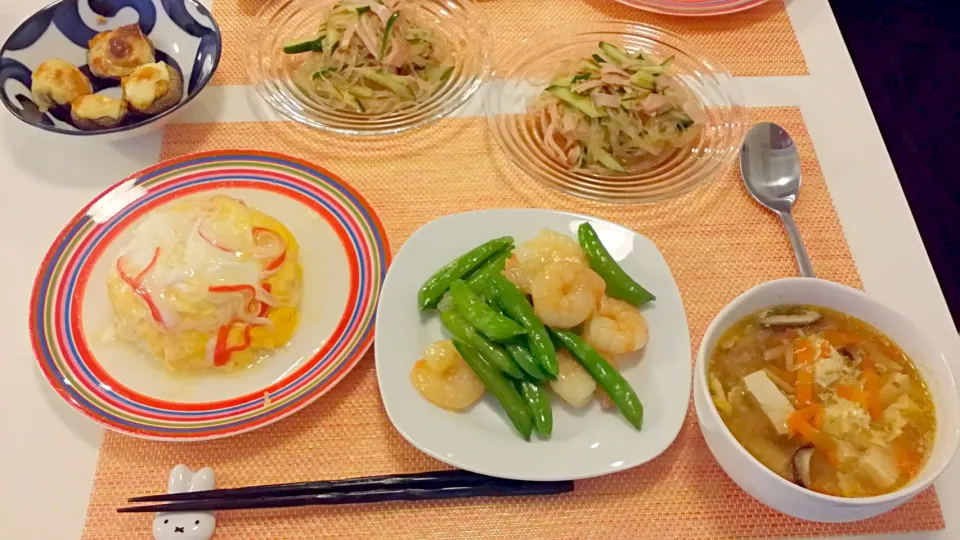 今日の夕食 天津飯、えびとスナップえんどうの中華炒め、春雨サラダ、酸辣湯|pinknari🐰🌈さん