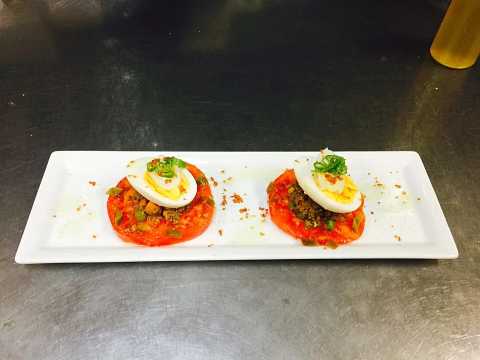 Ring tomato meat egg salad appetizer.|Jefferson M. Macalindongさん