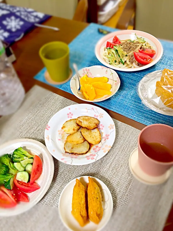 ゴマだれおうどん、おいなりさん、長芋ステーキ、サラダ、オレンジ|るな♡さん