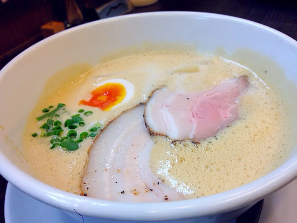 Snapdishの料理写真:豚CHIKIしょうゆラーメン|虎キチ6さん