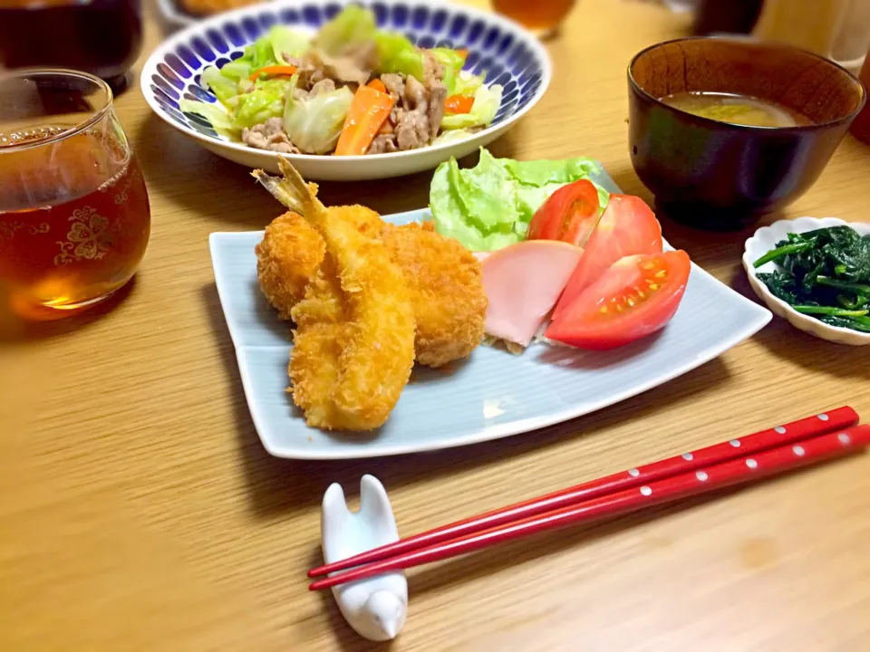 Snapdishの料理写真:コロッケ＆白身魚フライ定食|AAさん