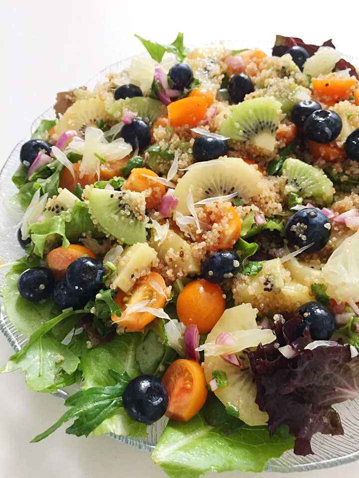 Kiwi quinoa salad with blueberries and pomelo|12Dragonさん