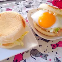 Snapdishの料理写真:ベーコンエッグチーズマフィン|ぷゆみんさん