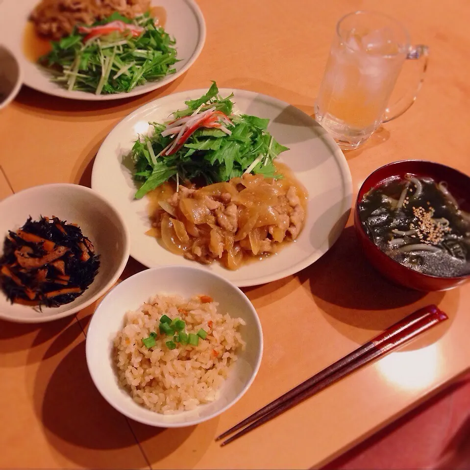 生姜焼き、ひじきの煮物、モヤシとワカメのスープ|はるさん