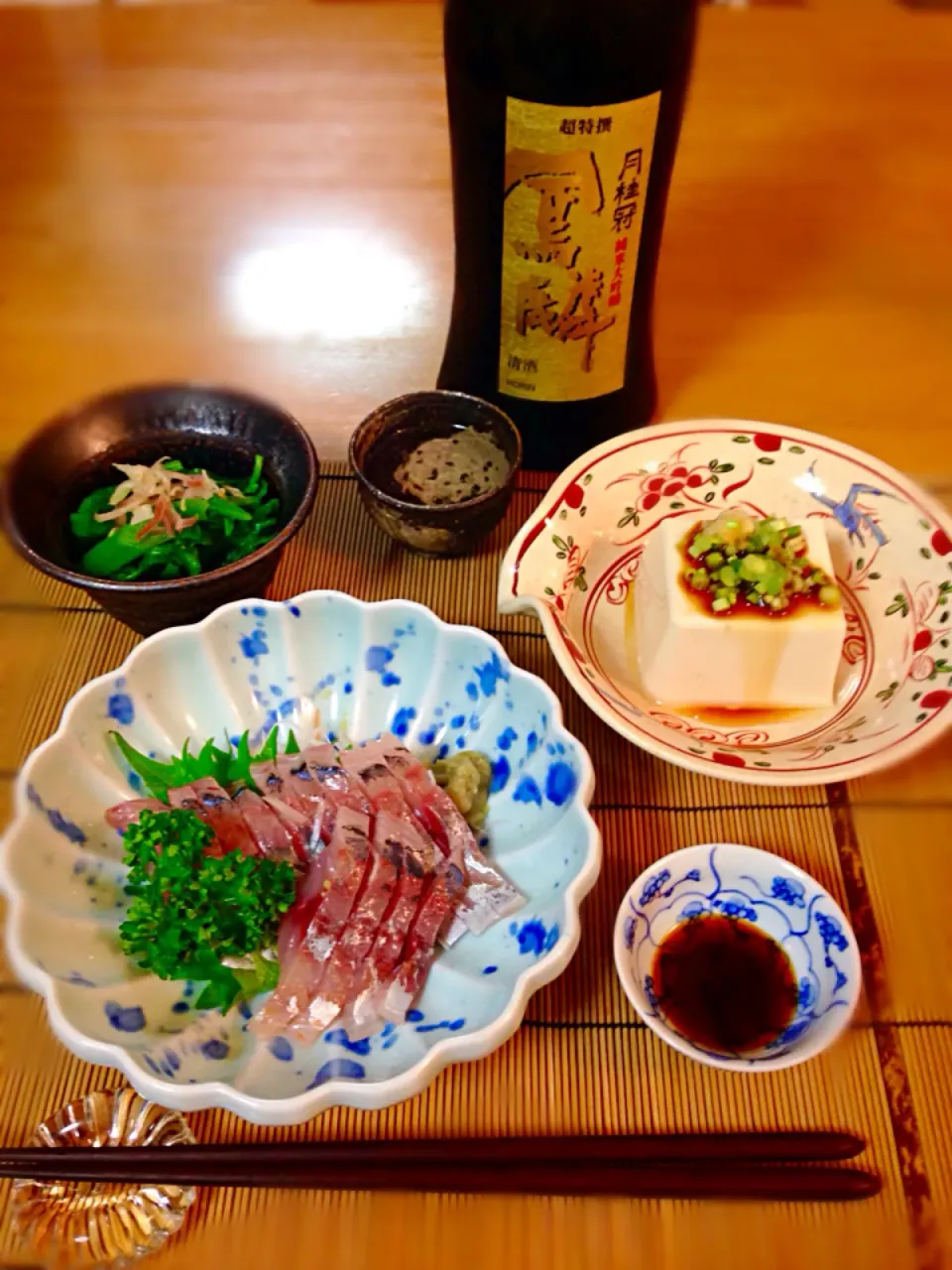 お家お一人様メニュー。鯵のお刺身、冷奴、蔓紫お浸し、そして月桂冠鳳麒🍶|kctreeさん