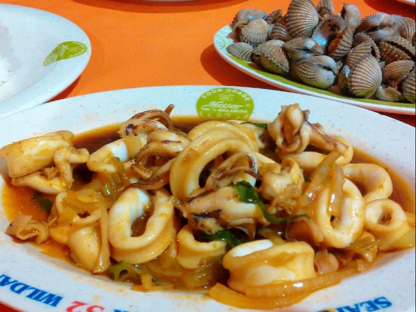 Snapdishの料理写真:Squid oyster sauce|Tya LaCroaziaさん