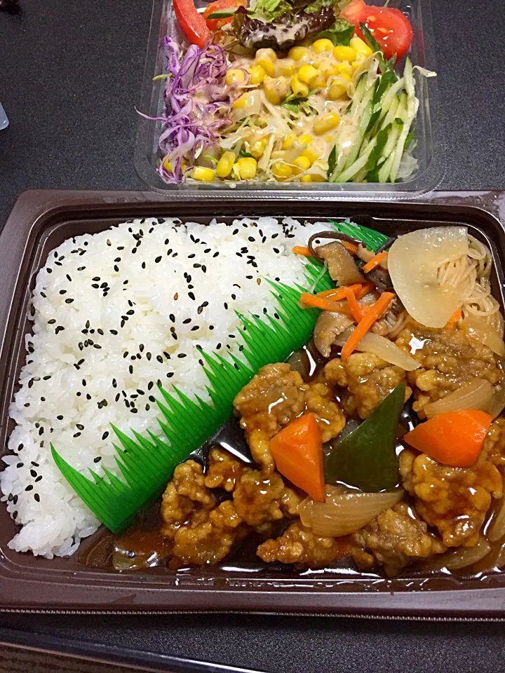 Snapdishの料理写真:お肉ゴロゴロ酢豚弁当|るみおんさん