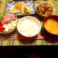 Snapdishの料理写真:めかじき&なすとエノキの煮浸し&サラダ&カブの味噌汁|みぃまんさん