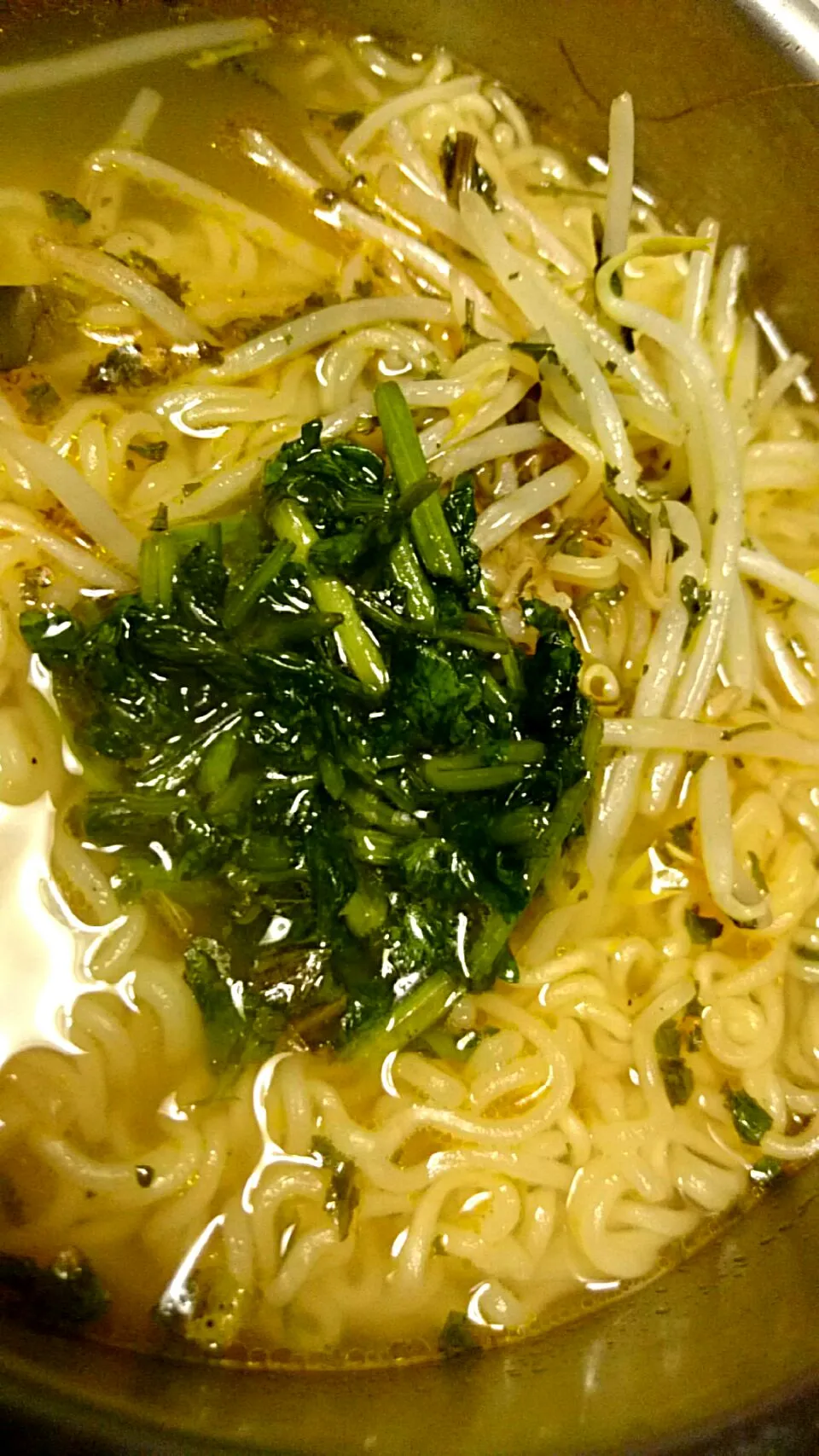 インスタントパクチー麺にパクチーオイル乗せ|あまねさん