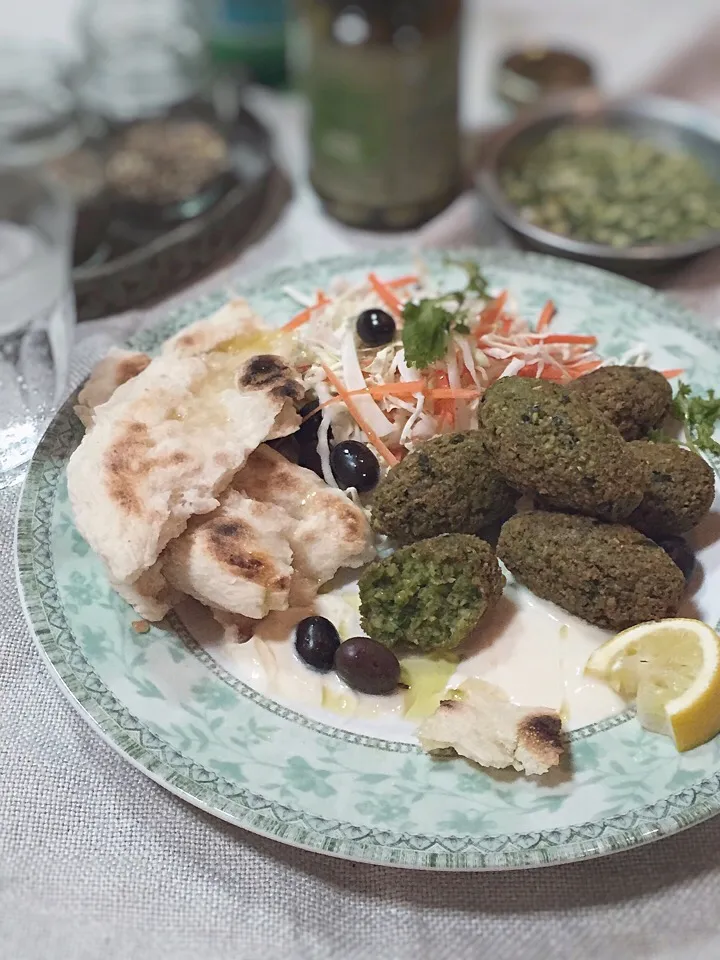 Pea falafel,tahini yogurt sauce,flat bread|rick chanさん