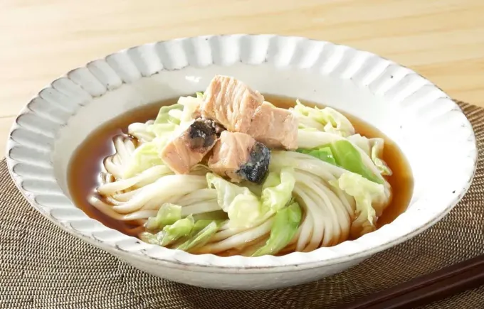 Snapdishの料理写真:鮭とキャベツのぶっかけうどん|いいだし、いい鰹節。ヤマキさん