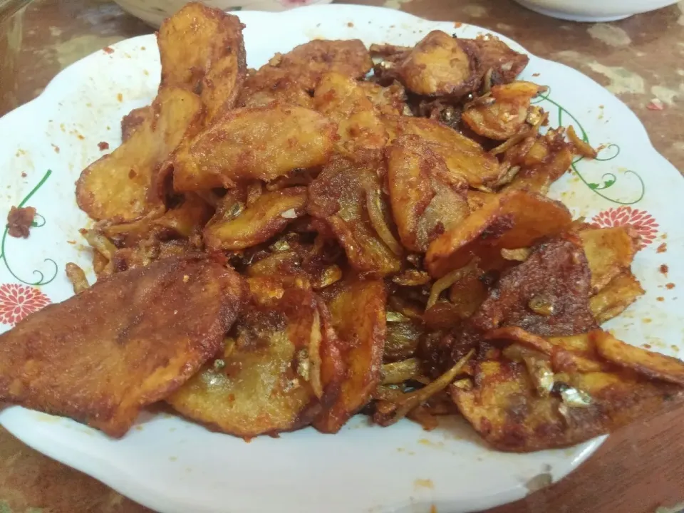 Kentang Belado - Deep Fried Potatoes & Dried Anchovies in Chilli Sauce|FooDin'sさん