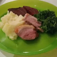 Toddler dinner. Pan-fried duck with mashed potatoes, roast beetroot and kale
#toddler #dinner #duck|Kira Sさん