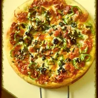 Snapdishの料理写真:super supreme pizza #chicken #beef #shitloadofstuff|Alister Mendonzaさん