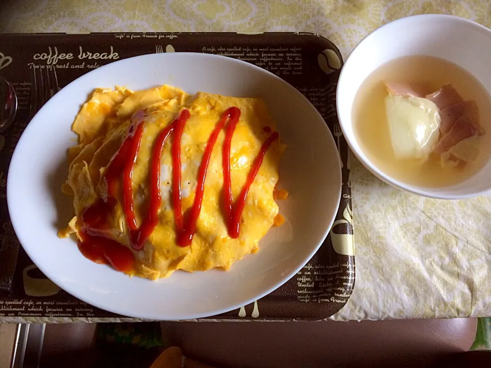 オムライスと玉ねぎのコンソメスープ|ともちゃむさん