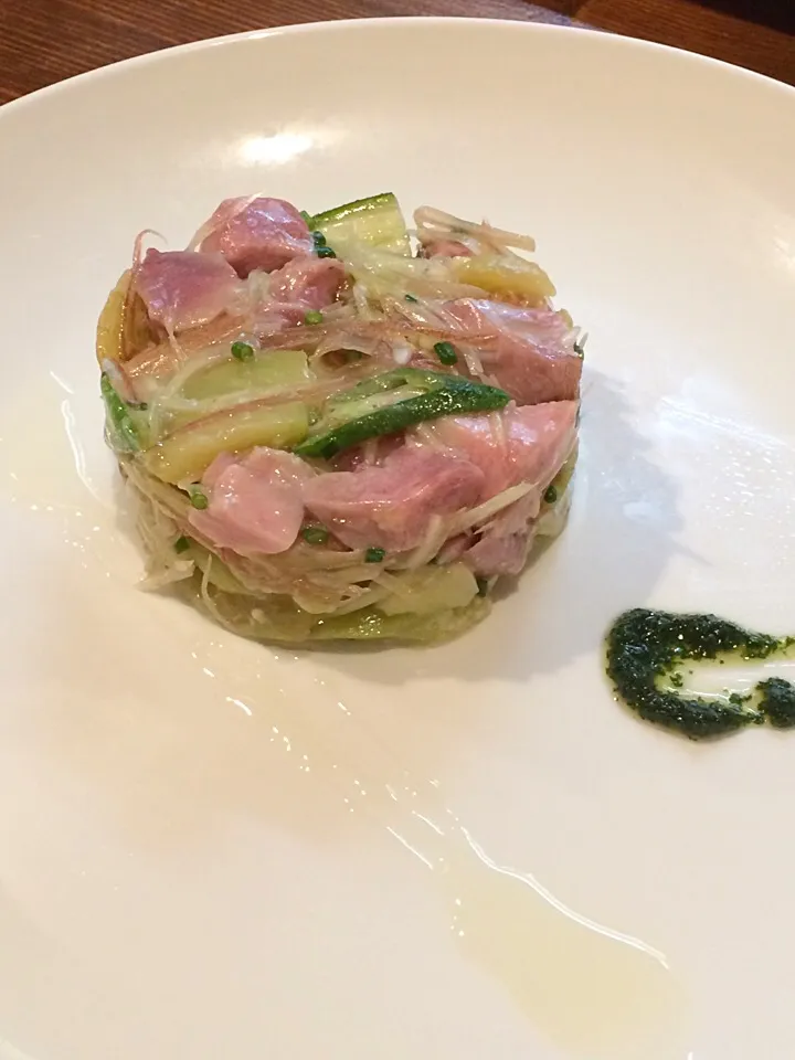 豚タンのと焼き茄子のタルタル 夏の香りの野菜とともに|マッキーさん