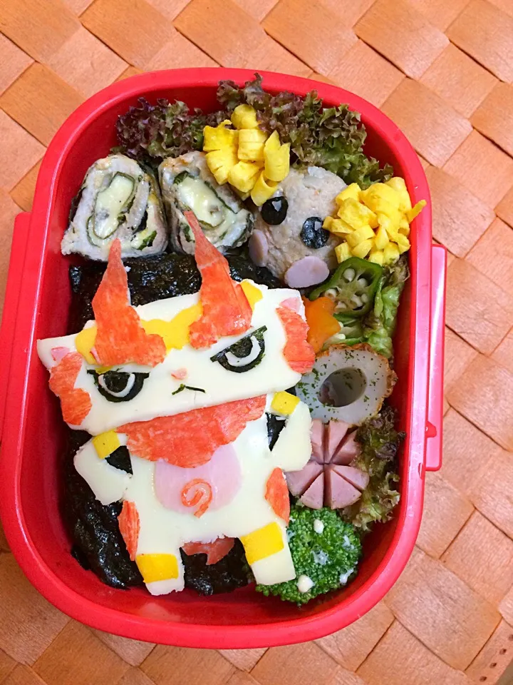 Snapdishの料理写真:息子弁当🎵 今日は幼稚園連盟バレーボール大会！ 妖怪ウォッチ シュラこま と ちょっと顔色悪い(笑) バボちゃん😄|Snow10さん