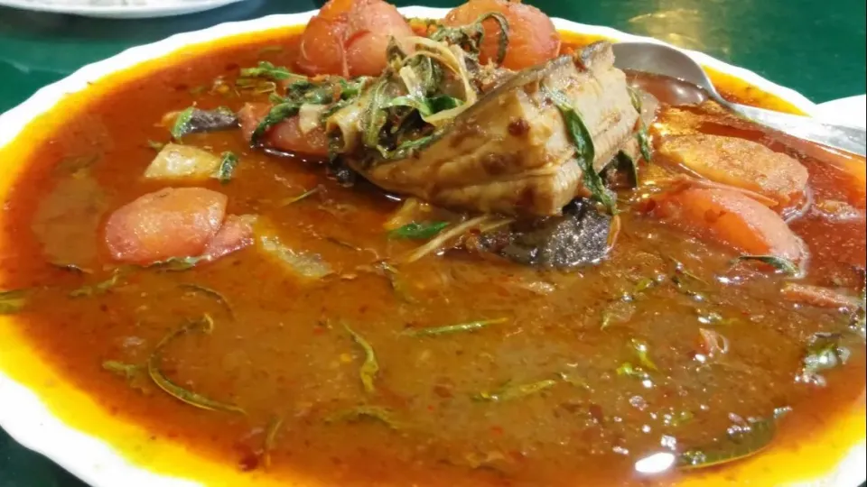 Asam Pedas  Ikan Pari - Stingray in Hot & Sour Chilli Gravy|FooDin'sさん