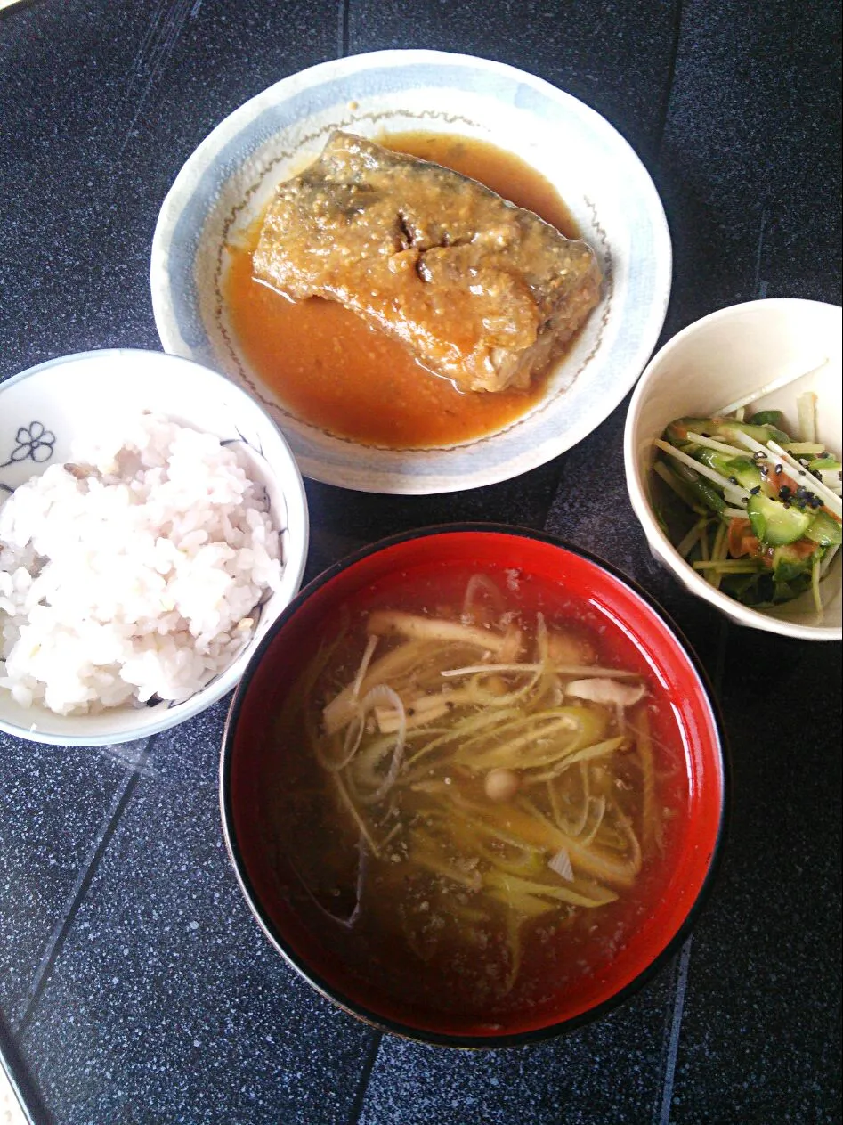 鯖の味噌煮
きゅうりと水菜の梅漬け
キノコのとろみスープ|吉田朋美さん