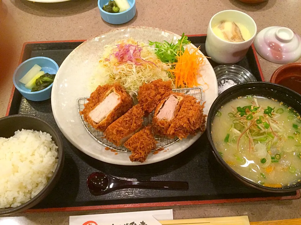 Today Oyasumi ... Tonkatsu lunch set|Nigelさん