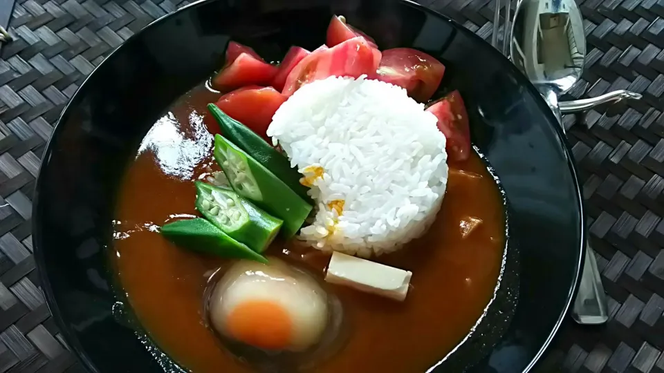 たまには、ランチカレー🍛
おつカレー😋
オクラ､トマト、冷凍卵、プロセスチーズ添え🍴|quitaさん