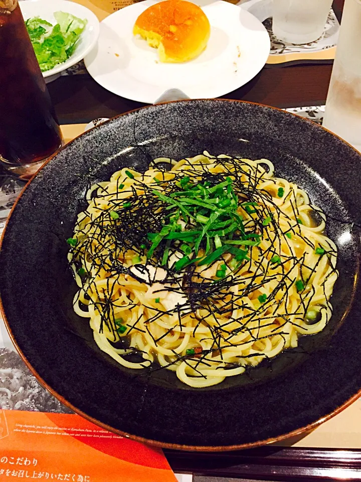 Snapdishの料理写真:きのこと大葉の和風パスタ|Love-r.t.t.☺︎︎さん