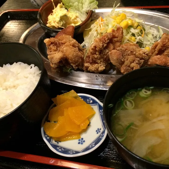 Snapdishの料理写真:鶏の唐揚げ定食|SasaMasa213さん