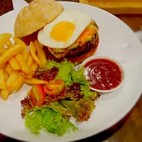 Good Old Beef Burger

#hummingbirdschoolbreak #Beef #Hamburger|Marzalia Raisaさん