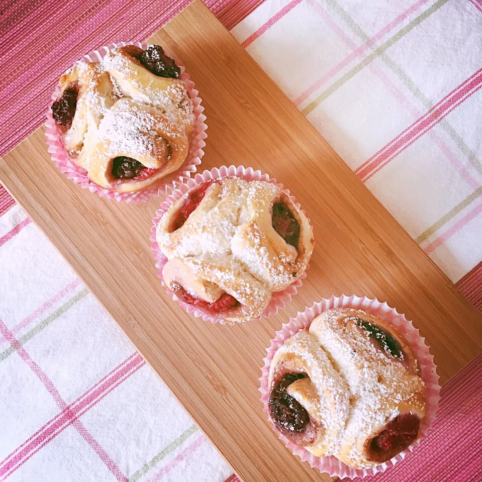 Berries Cinnamon Rolls|Prisca Erさん