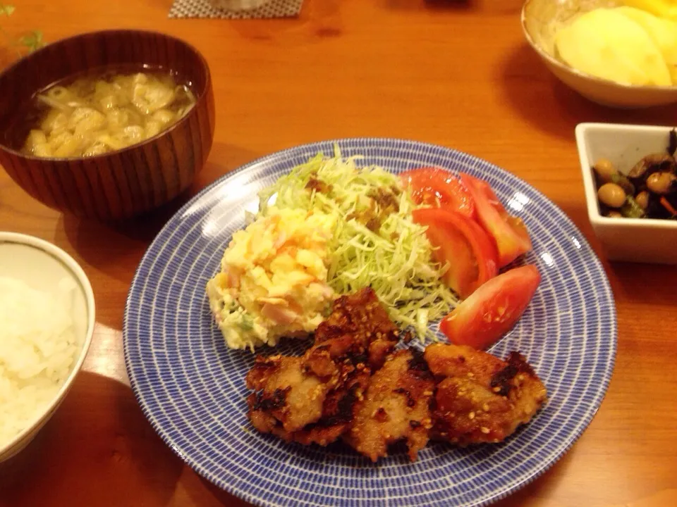 ある日の夕飯  鶏唐揚げ  ポテトサラダ|ikukoさん