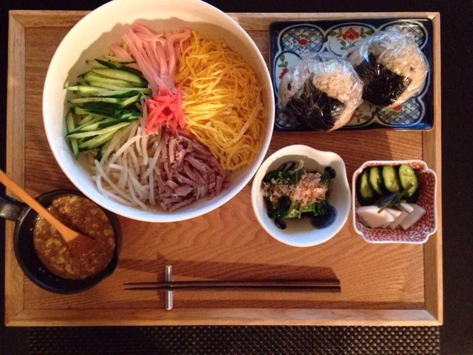 胡麻だれ冷やし中華、鶏とゴボウの混ぜご飯おにぎり|ayumiさん