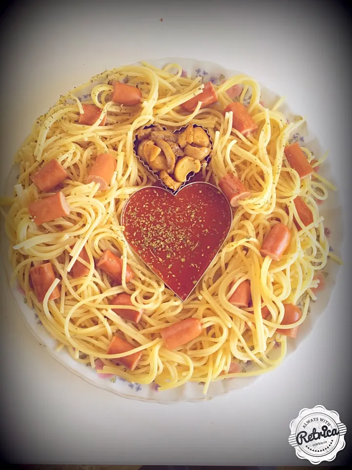 Snapdishの料理写真:Spaghetti , hotdogs and alot of LOVE|Nagham Bou Ghannamさん