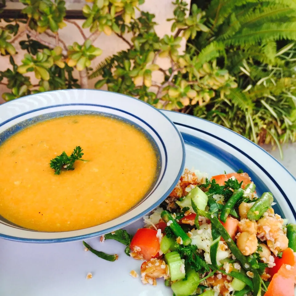 Homemade carrot & cauliflower soup with tabouli salad|victoria valerioさん