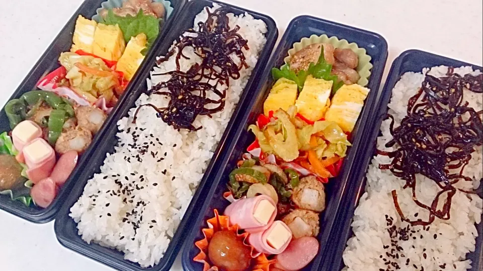 おはよう♪ございます٩(*´︶`*)۶今日の長男部活弁当～と次男体育祭弁当～…。雨🌂降ってるけど、どうなのぉ～(๑*＿*๑)|Sayakaさん